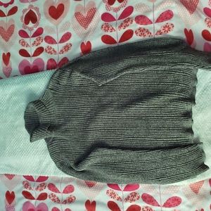 Long neck lose fit gray top